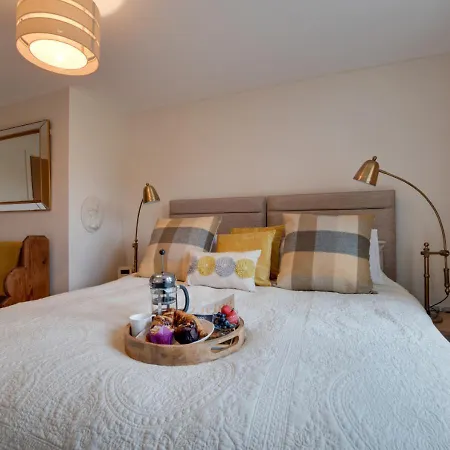 Time Tide Apartment *